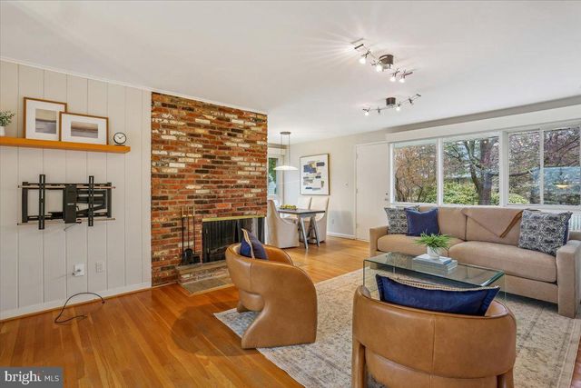 6017 CHESHIRE DR, Bethesda, MD 20814