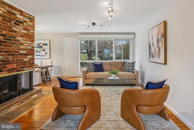 6017 CHESHIRE DR, Bethesda, MD 20814