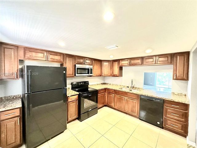 443 NE 195th St 345, Miami, FL 33179