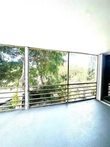 443 NE 195th St 345, Miami, FL 33179
