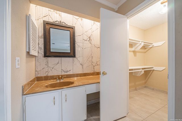 4918 Brookhead, Schertz, TX 78108