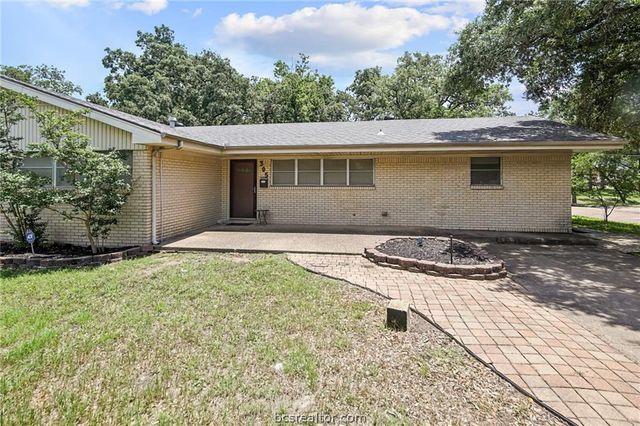 305 Brookside Drive W, Bryan, TX 77801