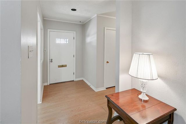 305 Brookside Drive W, Bryan, TX 77801