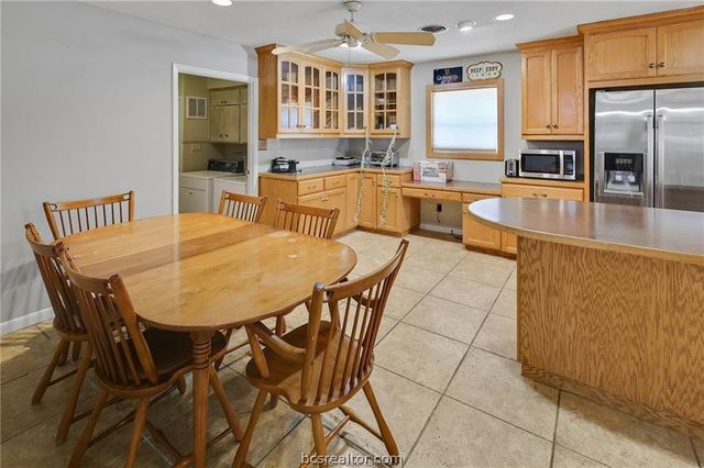 305 Brookside Drive W, Bryan, TX 77801