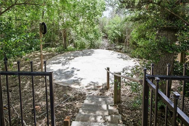 305 Brookside Drive W, Bryan, TX 77801