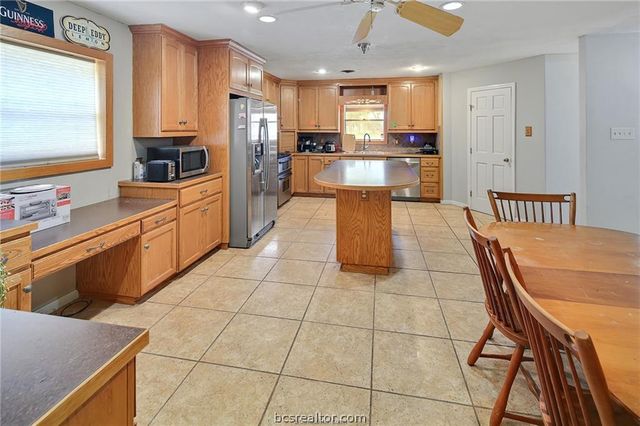 305 Brookside Drive W, Bryan, TX 77801