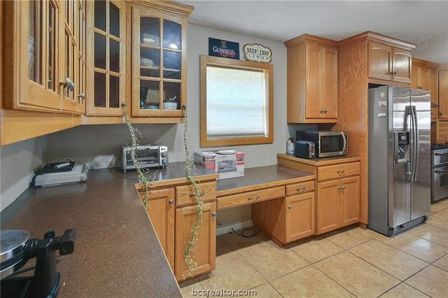 305 Brookside Drive W, Bryan, TX 77801