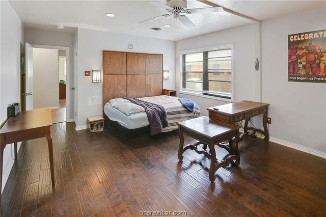 305 Brookside Drive W, Bryan, TX 77801