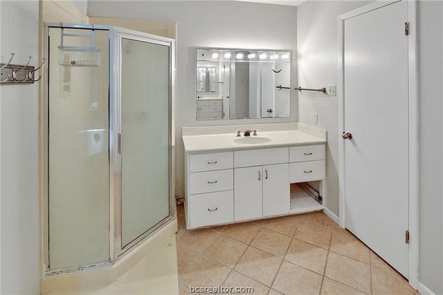 305 Brookside Drive W, Bryan, TX 77801