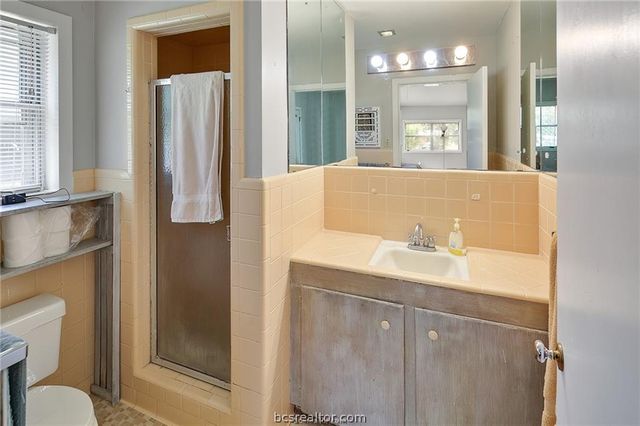 305 Brookside Drive W, Bryan, TX 77801