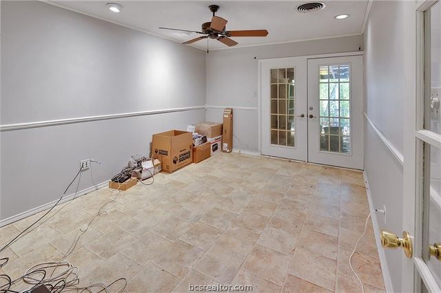 305 Brookside Drive W, Bryan, TX 77801