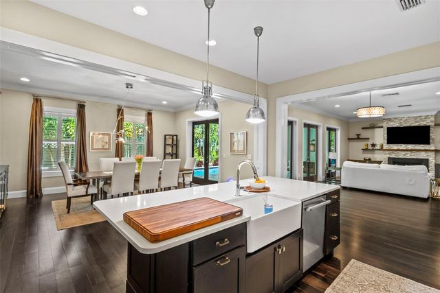 3211 W BAY VILLA AVENUE, Tampa, FL 33611