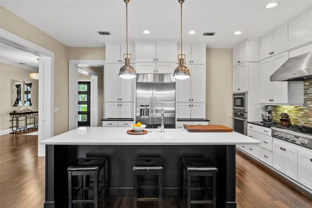 3211 W BAY VILLA AVENUE, Tampa, FL 33611