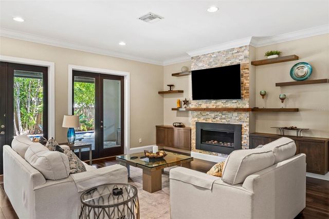 3211 W BAY VILLA AVENUE, Tampa, FL 33611