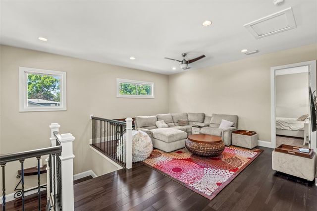 3211 W BAY VILLA AVENUE, Tampa, FL 33611