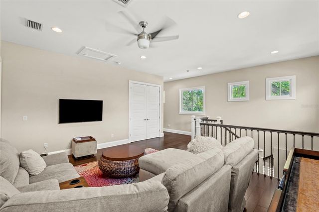 3211 W BAY VILLA AVENUE, Tampa, FL 33611