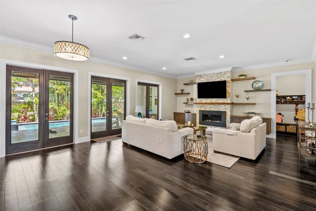 3211 W BAY VILLA AVENUE, Tampa, FL 33611