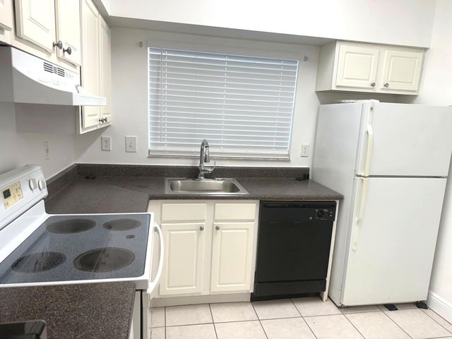 2331 NW 96th Terrace 17m, Pembroke Pines, FL 33024