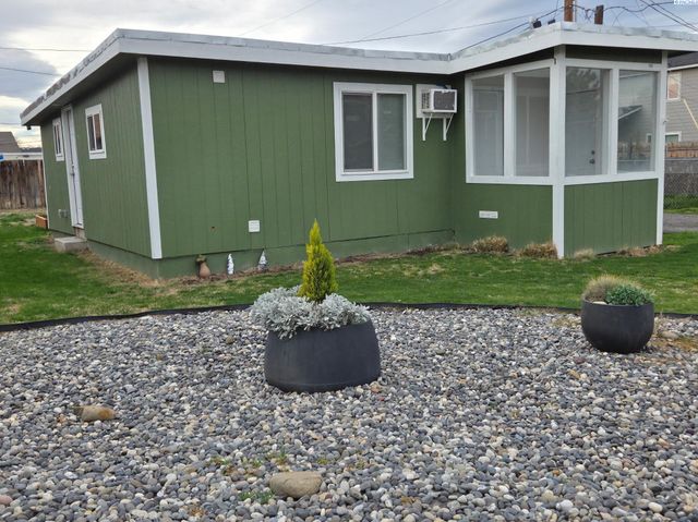 1355 Georgia Avenue, Richland, WA 99352