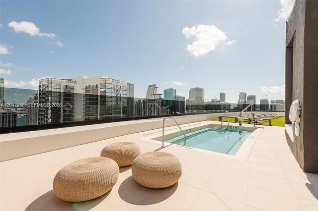 225 N Miami Avenue 1801, Miami, FL 33128