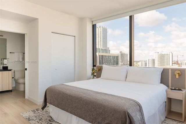 225 N Miami Avenue 1801, Miami, FL 33128