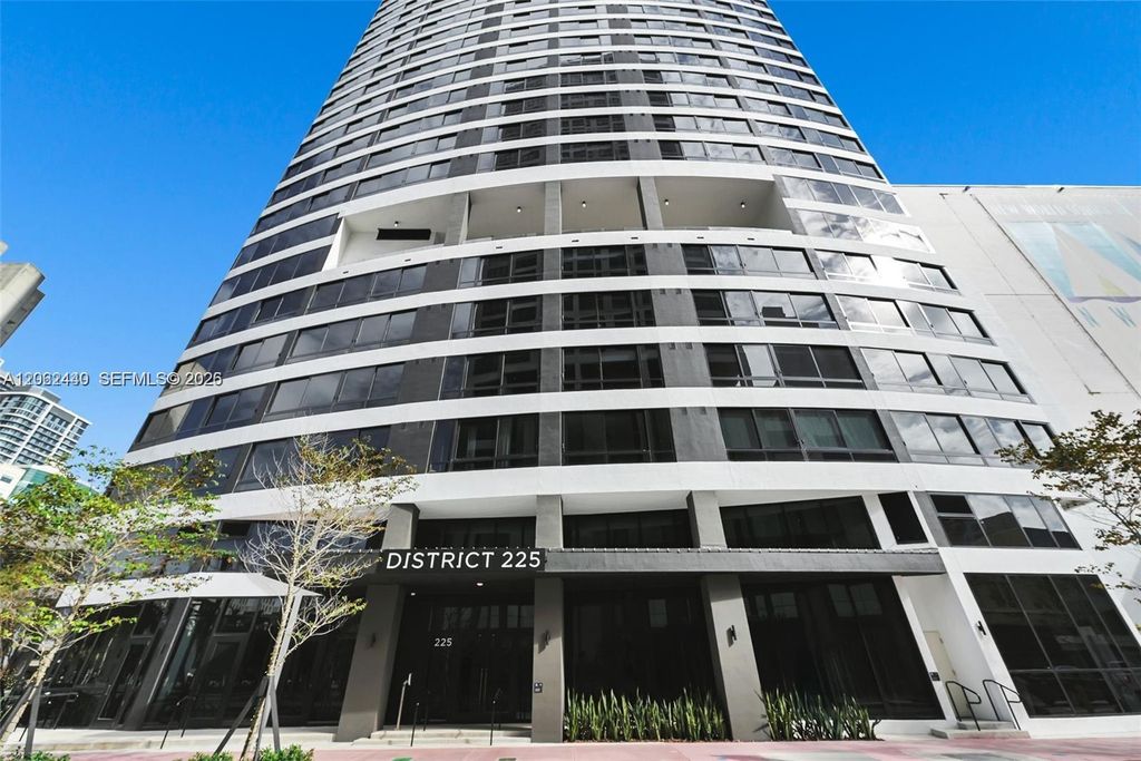225 N Miami Avenue 1801, Miami, FL 33128