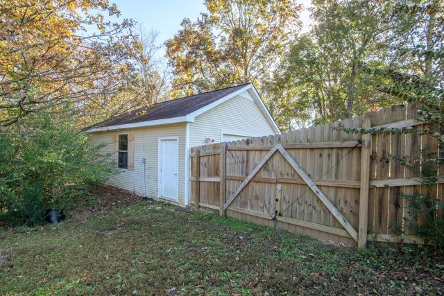 345 DANCER RD, Selmer, TN 38375