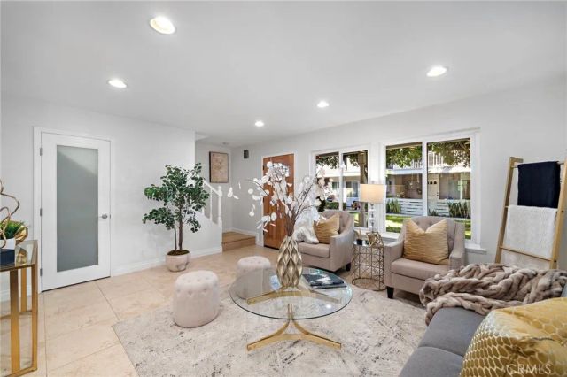 2338 Bunker Hill, Costa Mesa, CA 92626