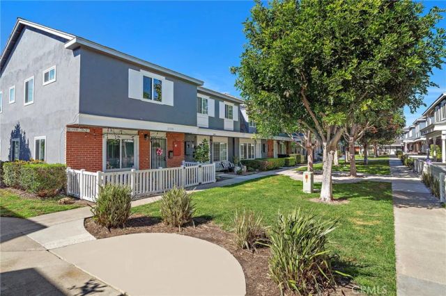 2338 Bunker Hill, Costa Mesa, CA 92626