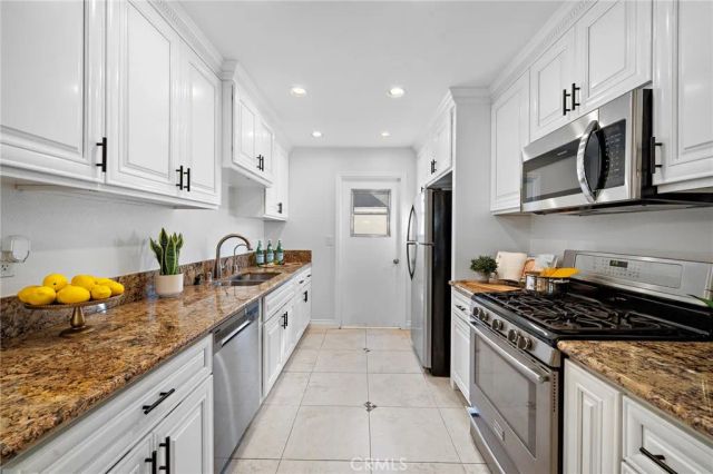 2338 Bunker Hill, Costa Mesa, CA 92626