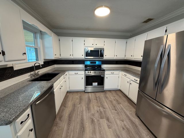 1710 Locerbie Dr, Murfreesboro, TN 37128