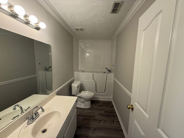 1710 Locerbie Dr, Murfreesboro, TN 37128