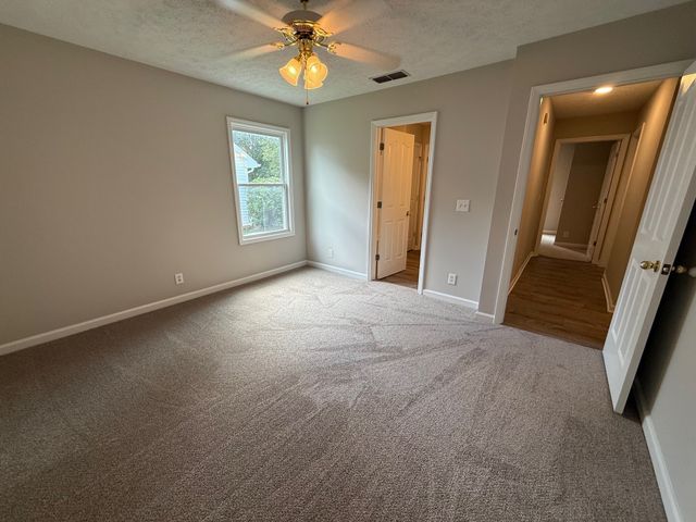 1710 Locerbie Dr, Murfreesboro, TN 37128