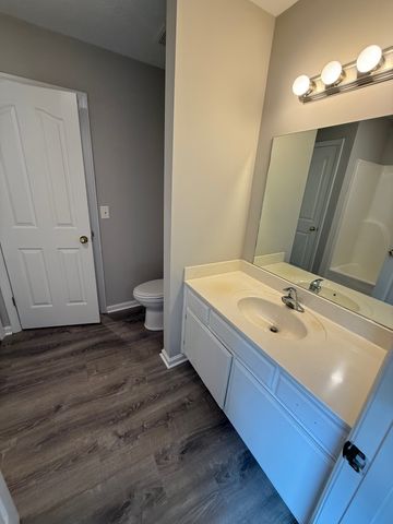 1710 Locerbie Dr, Murfreesboro, TN 37128
