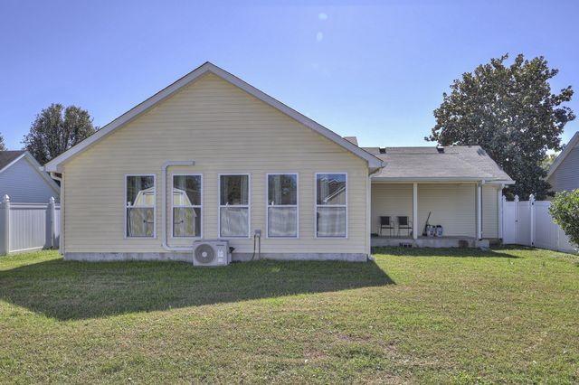 1710 Locerbie Dr, Murfreesboro, TN 37128