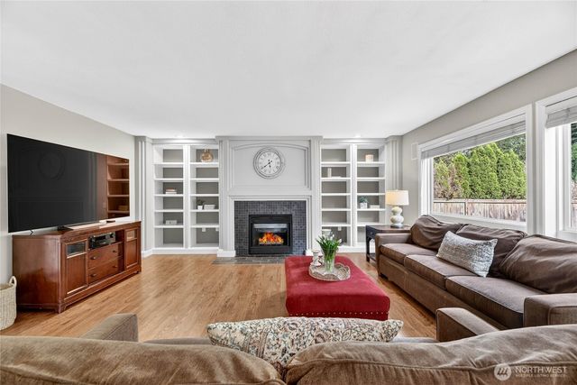 24861 NE 1st Place, Sammamish, WA 98074