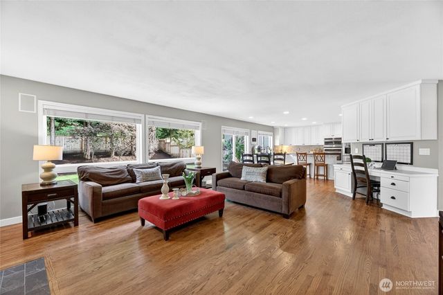 24861 NE 1st Place, Sammamish, WA 98074