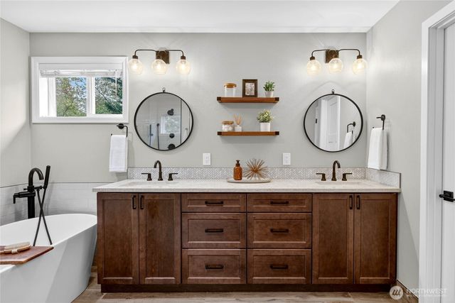 24861 NE 1st Place, Sammamish, WA 98074