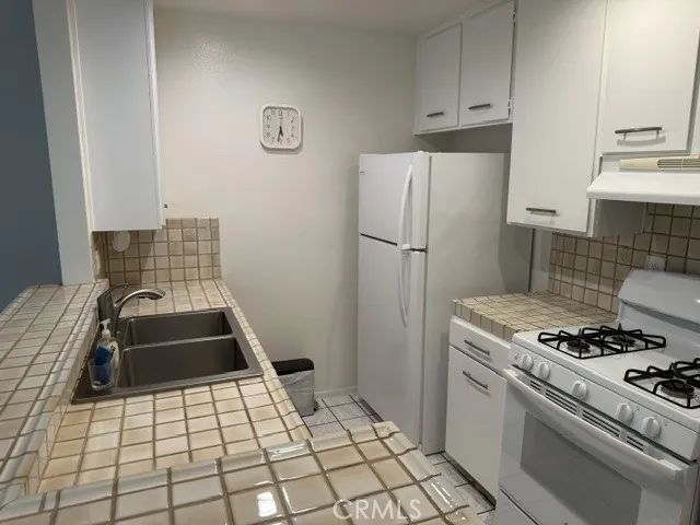 18645 Hatteras, Tarzana, CA 91356
