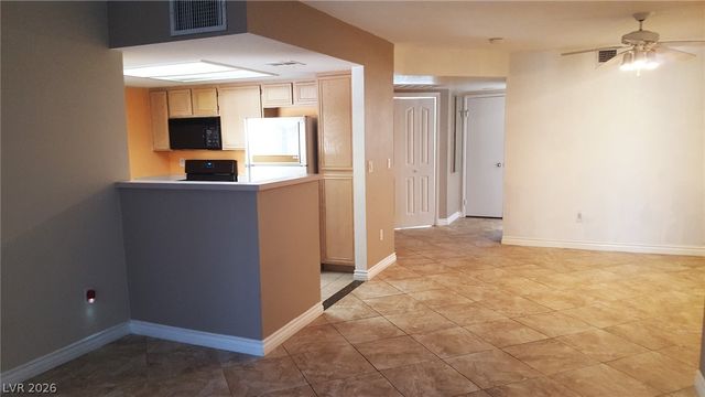 8070 RUSSELL Road 1010, Las Vegas, NV 89113