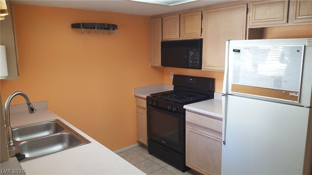 8070 RUSSELL Road 1010, Las Vegas, NV 89113