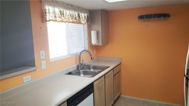 8070 RUSSELL Road 1010, Las Vegas, NV 89113