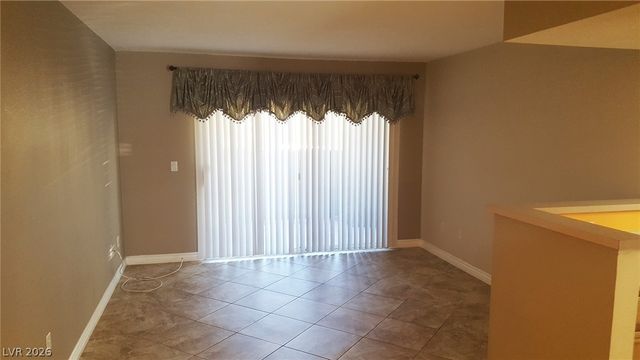8070 RUSSELL Road 1010, Las Vegas, NV 89113