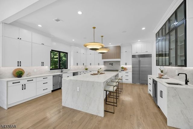 2 Orchard Rd, Florham Park Boro, NJ 07932