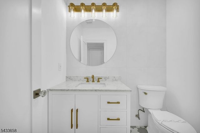 2 Orchard Rd, Florham Park Boro, NJ 07932