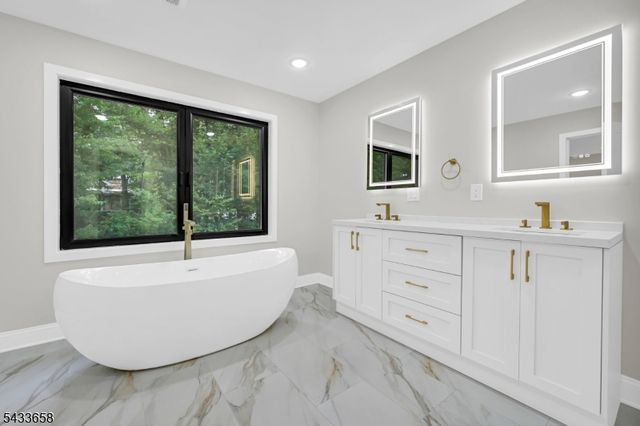 2 Orchard Rd, Florham Park Boro, NJ 07932