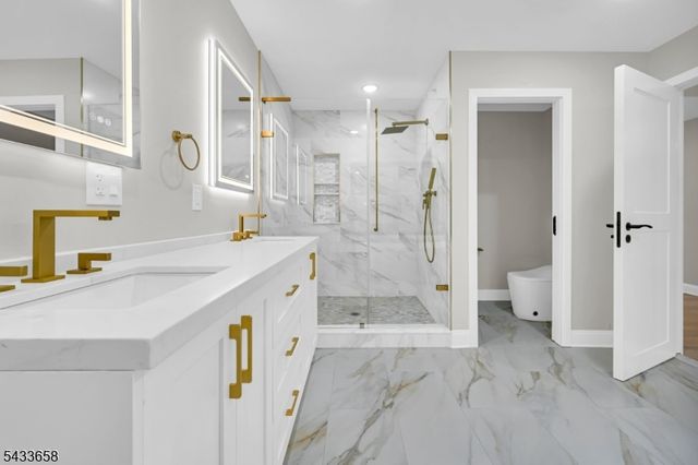 2 Orchard Rd, Florham Park Boro, NJ 07932