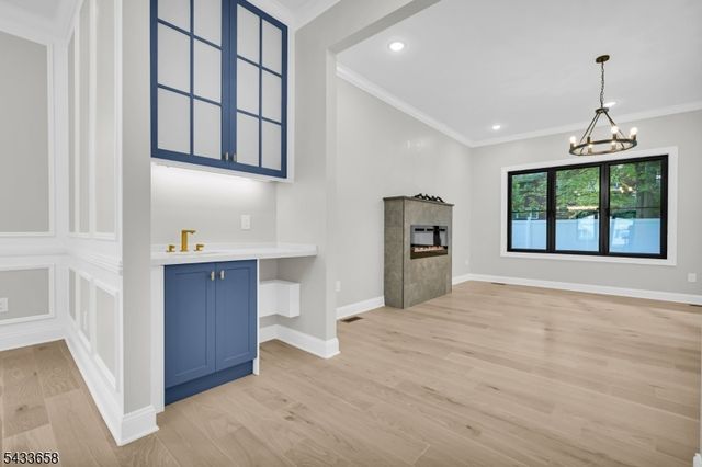 2 Orchard Rd, Florham Park Boro, NJ 07932