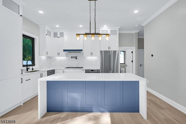 2 Orchard Rd, Florham Park Boro, NJ 07932