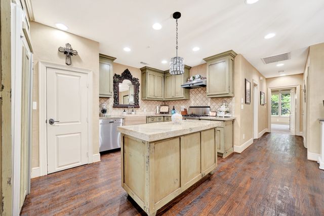 5055 Addison Circle 426, Addison, TX 75001